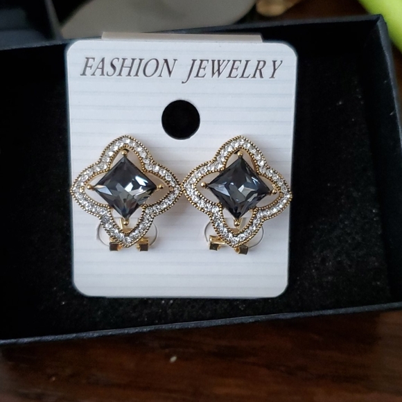 Jewelry - EARRINGS
